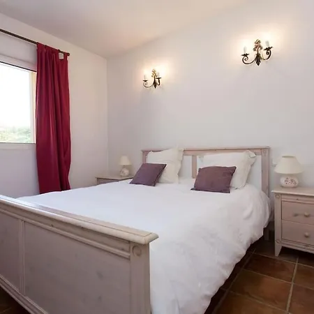 Spacious Cannes With Ac Throughout And Large Private Pool 别墅