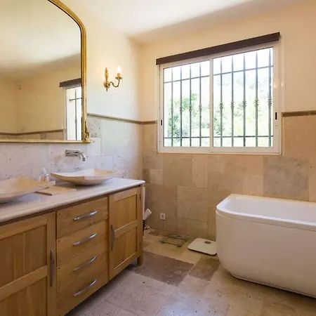 别墅 Spacious Cannes With Ac Throughout And Large Private Pool