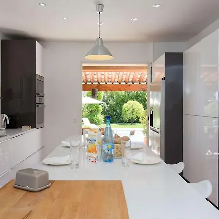 Spacious Cannes With Ac Throughout And Large Private Pool 别墅 瓦洛里