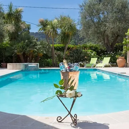 Spacious Cannes With Ac Throughout And Large Private Pool 别墅
