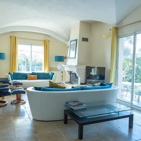 Spacious Cannes With Ac Throughout And Large Private Pool *