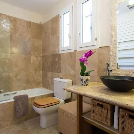 Spacious Cannes With Ac Throughout And Large Private Pool