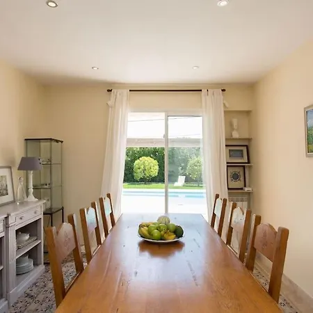 Spacious Cannes With Ac Throughout And Large Private Pool * 발로리스