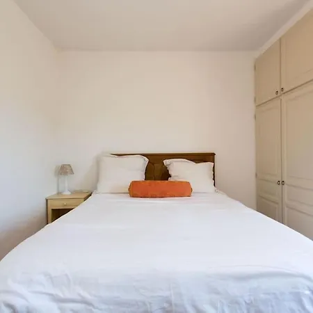Spacious Cannes With Ac Throughout And Large Private Pool 발로리스