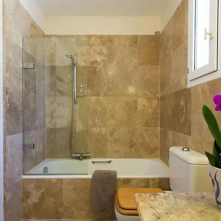 Spacious Cannes With Ac Throughout And Large Private Pool